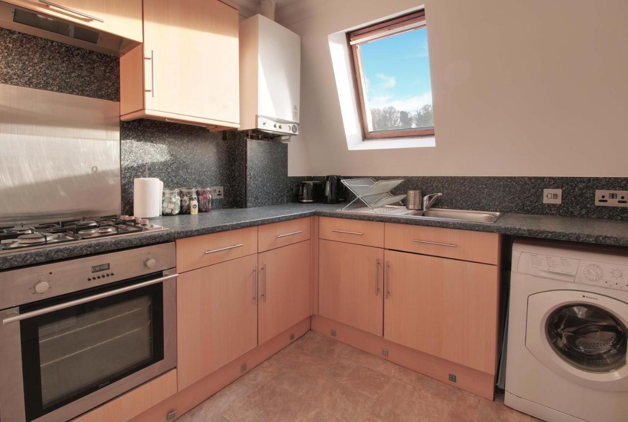 34 New Road Apartment Рочестър Екстериор снимка